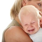 תינוק בוכה בלי הפסקה - למה הוא בוכה?