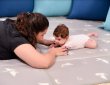 שכיבה על הבטן והרמת הראש שכיבה על הבטן והרמת הראש
