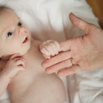 רפלקסים מולדים אצל תינוקות
